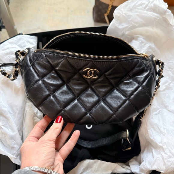 CHANEL Black Quilted Crossbody Bag - Picture 3 of 3